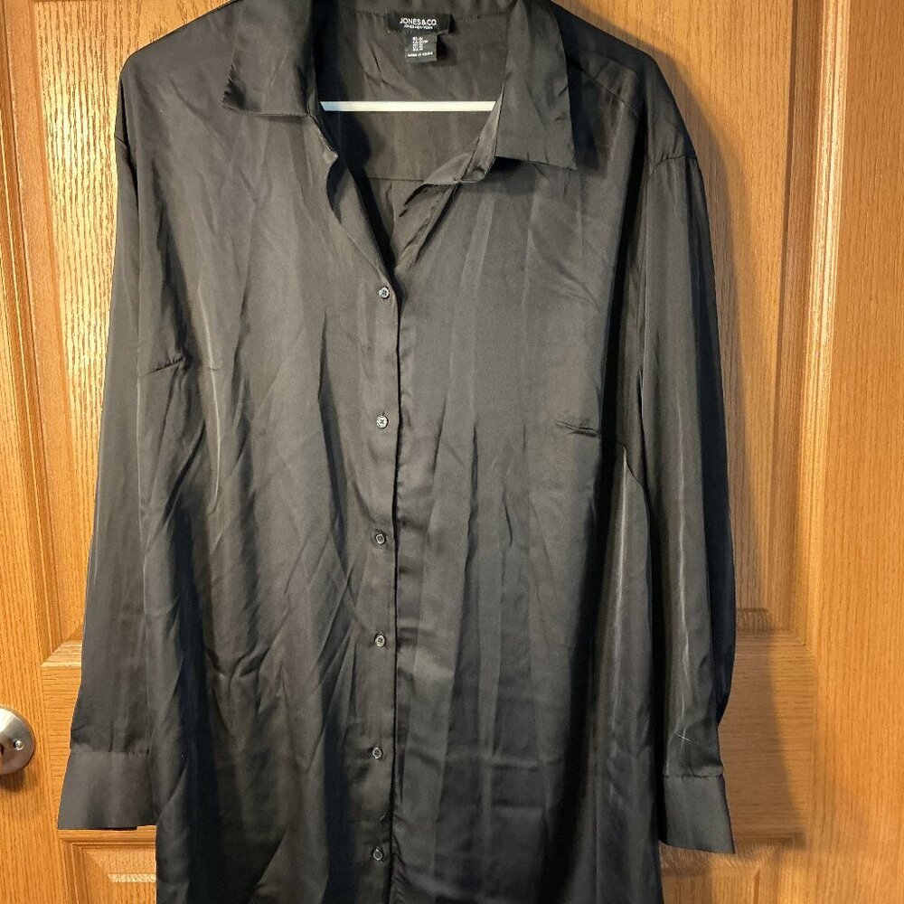 Jones & Co Satin Black blouse